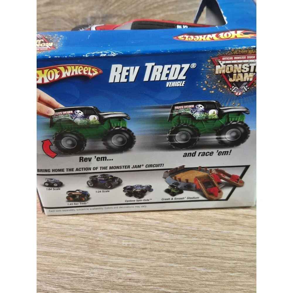 2007  HOT WHEELS MONSTER JAM OUTLAW TRUCK SERIES NIB